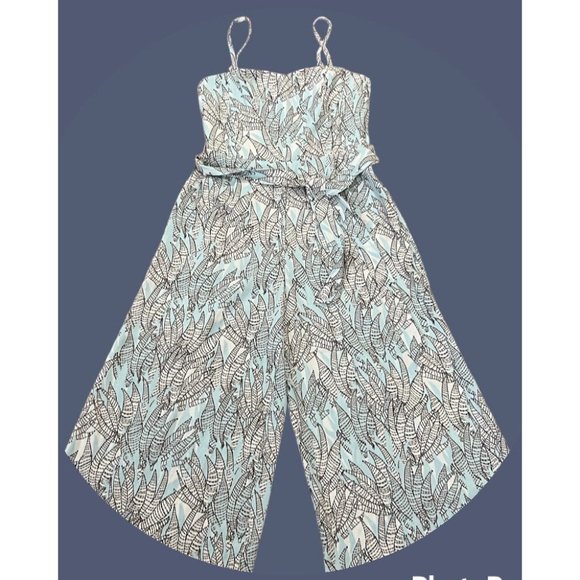 H&M LIGHT BLUE LEAF PATTERN BANDEAU STRAPLESS BELTED CULOTTE CROP JUMPSUIT SZ 8 - Picture 1 of 7